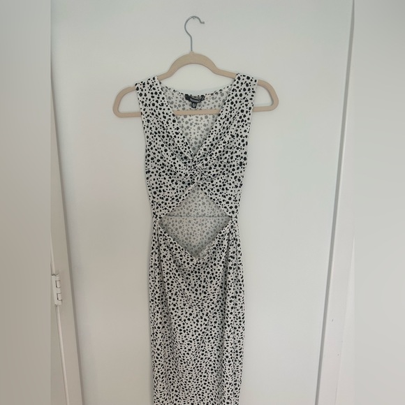 Misguided White Dalmatian Twist Front Dress - Picture 6 of 8